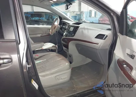 2012 Toyota Sienna Xle V6 8 Passenger z USA, uszkodzony, nr VIN 5TDYK3DC8CS278150